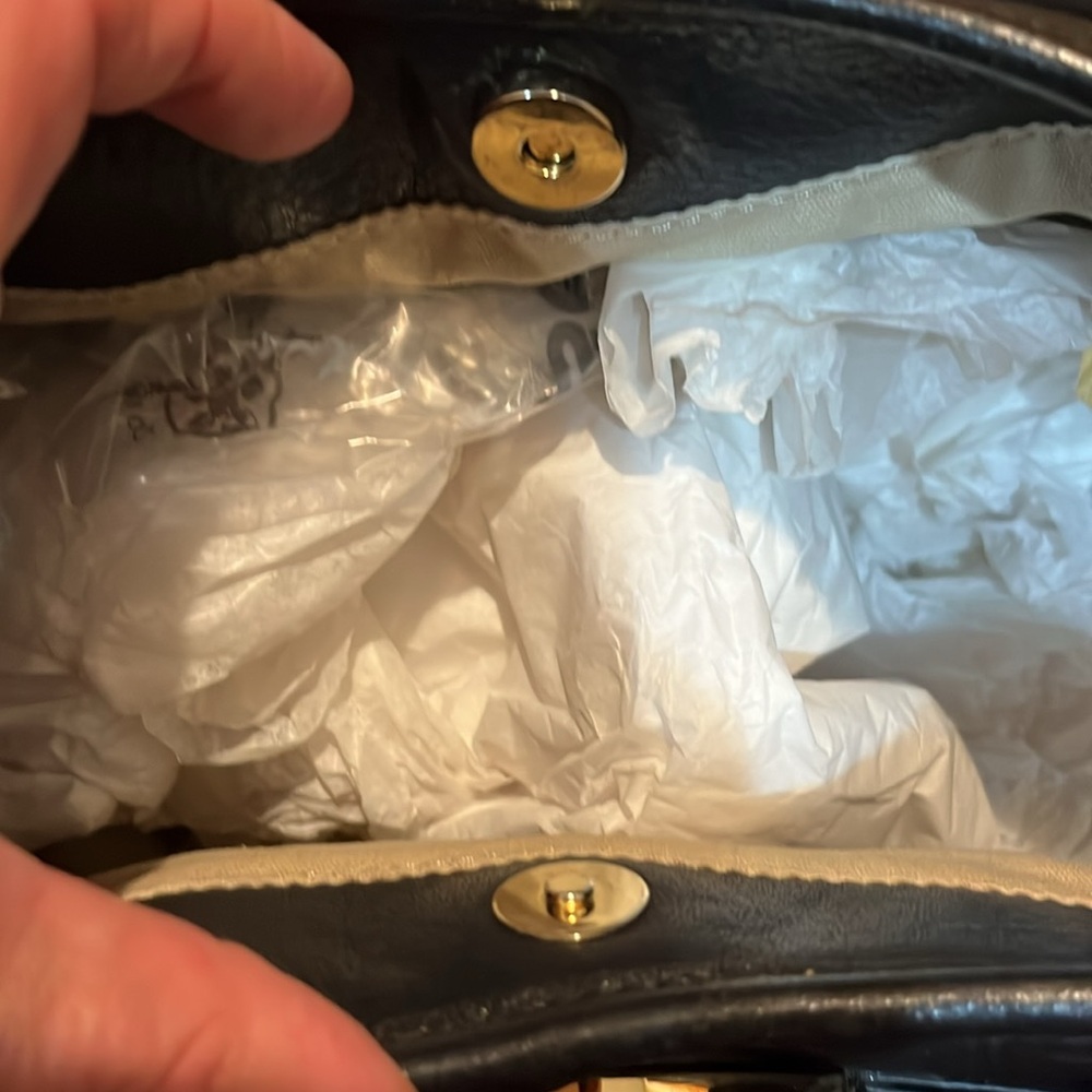 Tory Burch Leather Amanda Classic Hobo Bag - Picture 7 of 11